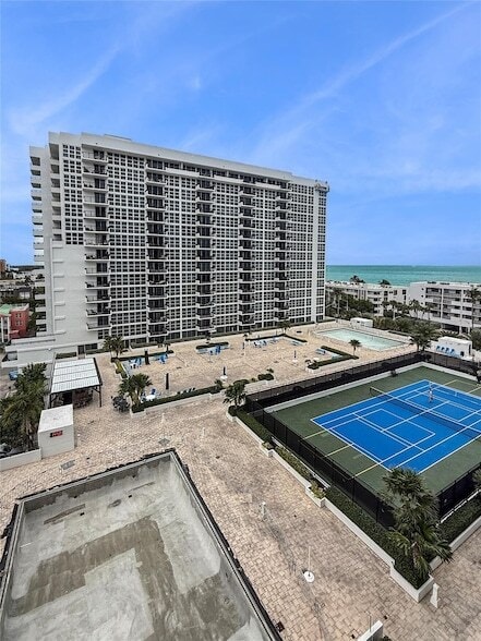 Building Photo - 525 N Ocean Blvd