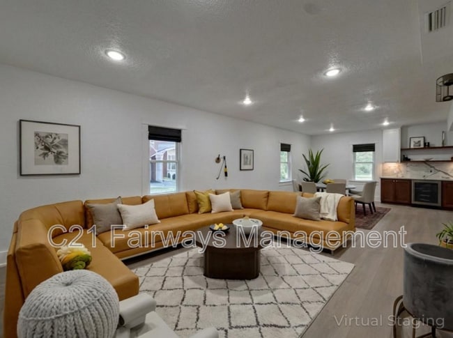 Building Photo - 16 Panorama Dr