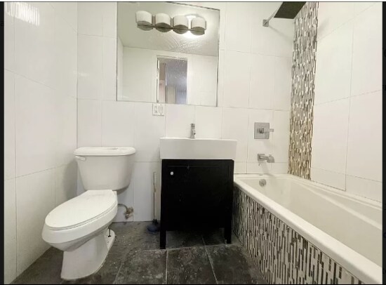 Building Photo - 92 Harman St