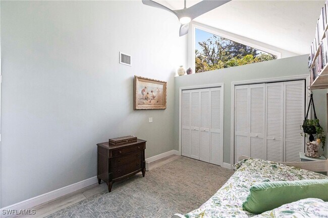 Building Photo - 1323 Solana Rd