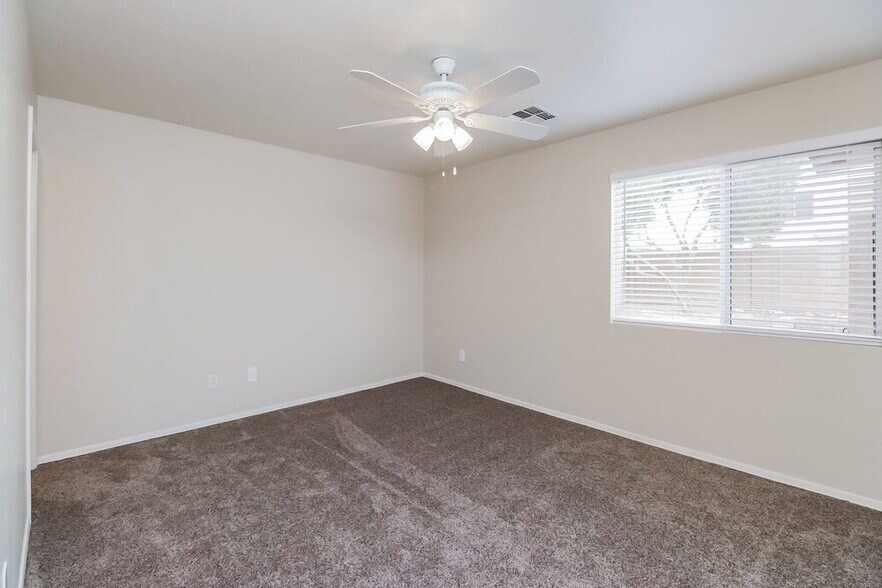 Building Photo - 1123 E Stardust Way
