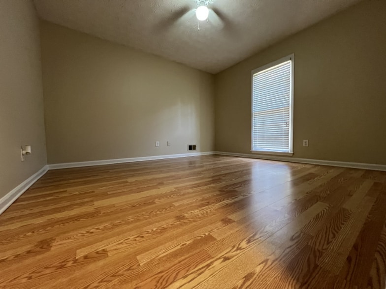 Building Photo - 570 Grimes Pl