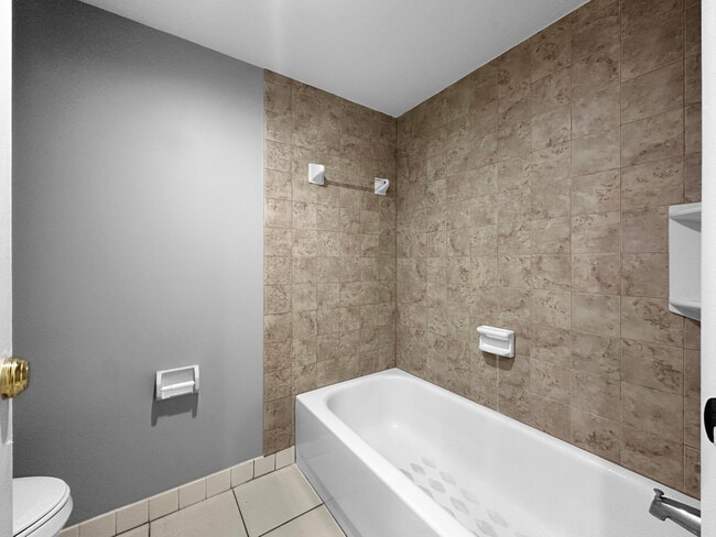 Building Photo - 166 Lake Arbor Dr