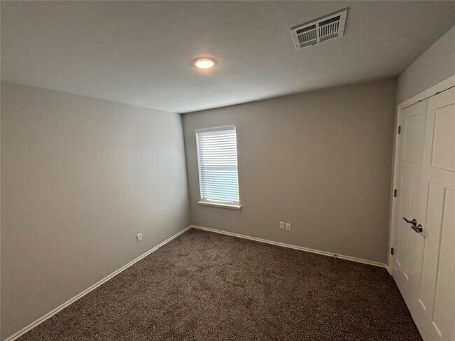 Building Photo - 8814 SW 45th St