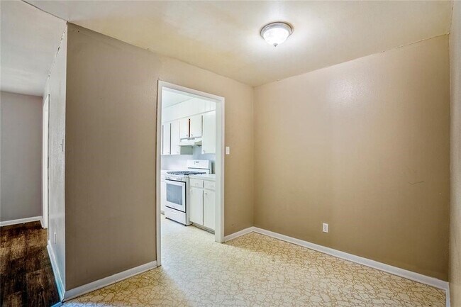 Building Photo - 3532 Midwest Dr