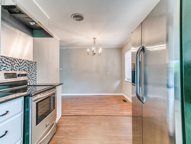 Building Photo - Cute Duplex + Heart of OKC