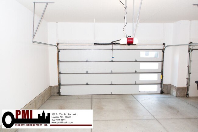 Building Photo - 5 Bedroom and 3 Bathroom House