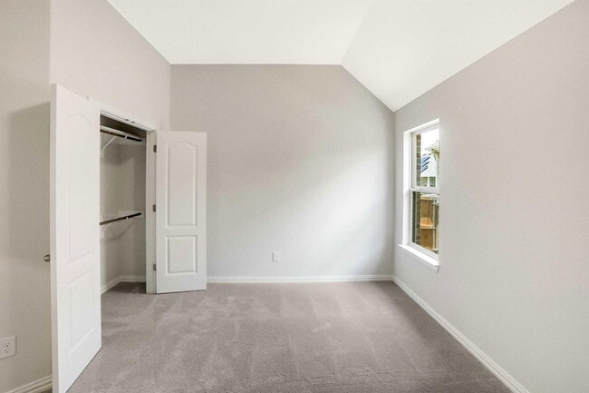 Building Photo - 335 Spinnaker Loop