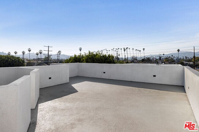 Building Photo - 3212-3214 Verdugo Rd