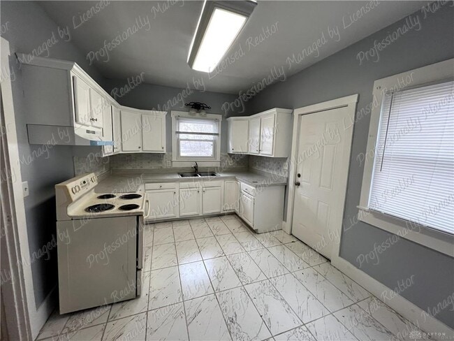 Building Photo - 44 Bluecrest Ave