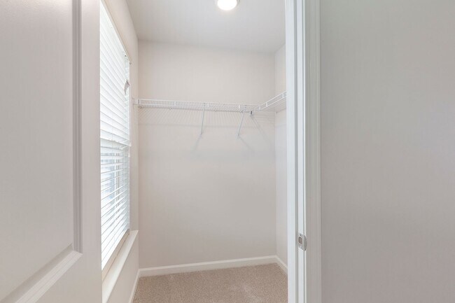 Building Photo - Gorgeous 4/3 w/ 2-Car Garage in New Hawthorne Station Subdivision in College Park!