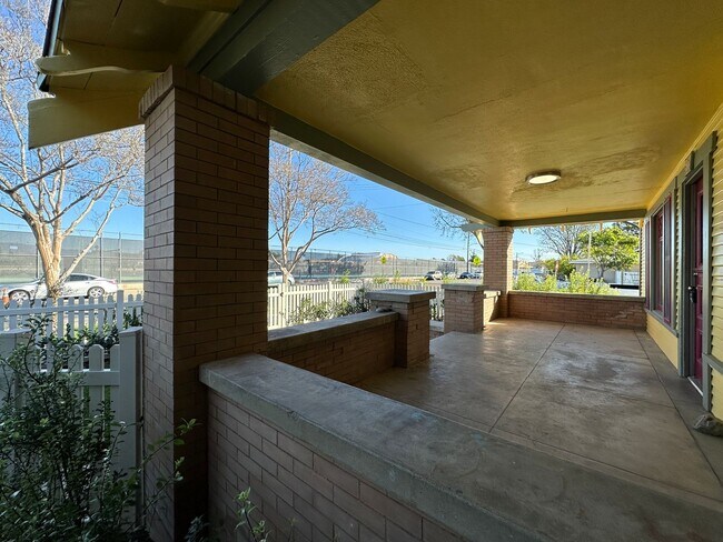 Building Photo - 678 N Shaffer St