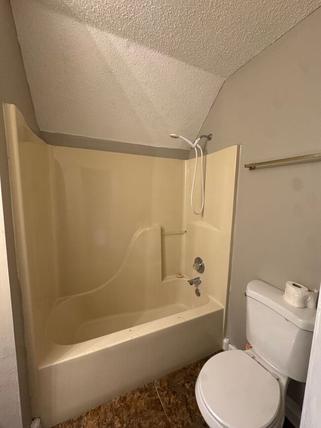 Building Photo - 3 Bed / 2 Bath off of South Caraway Available Now