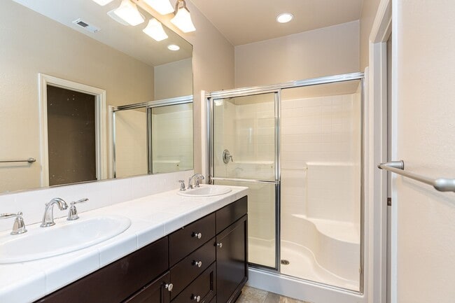 Building Photo - ***MOVE IN SPECIAL $250.00 OFF FIRST MONTH...