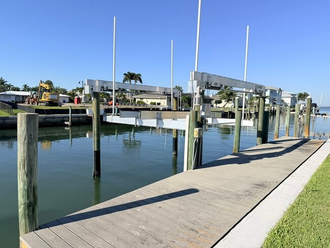 Building Photo - 537 Outrigger Ln