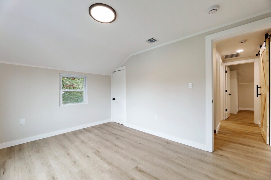 Building Photo - 205 Island Rd