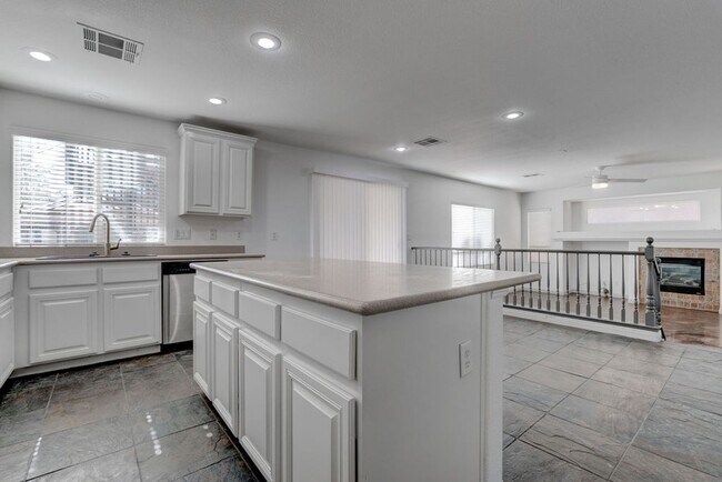 Building Photo - 9931 Rockside Ave