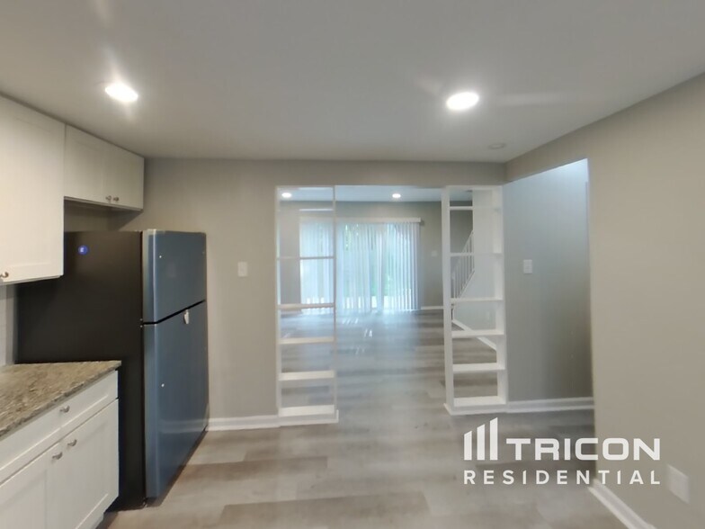 Building Photo - 721 Sequoia Dr