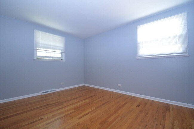 Building Photo - 651 S Stuart Ln