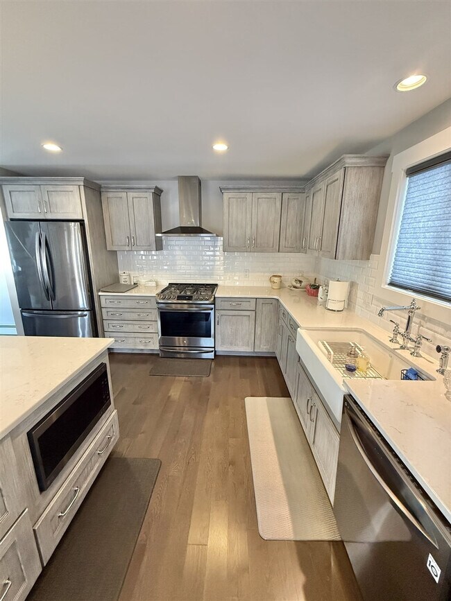 Building Photo - 6 Jeremy Dr