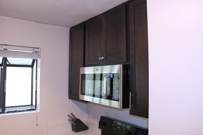Building Photo - 2303 La Rue Ct