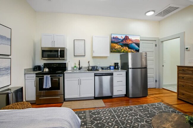 Building Photo - 1848 E 89th St