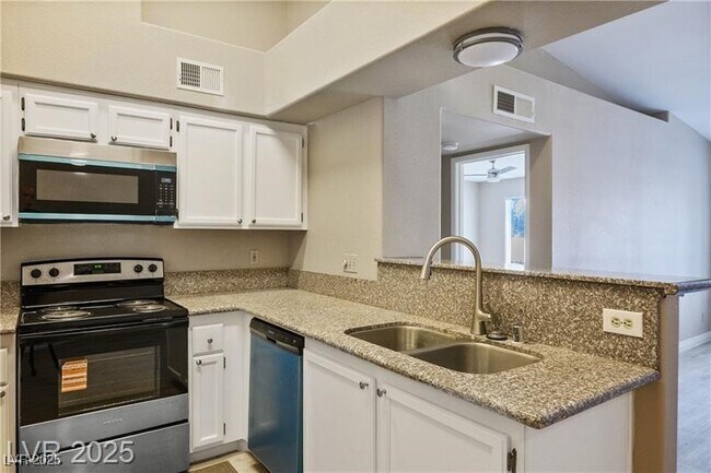 Building Photo - 1575 W Warm Springs Rd