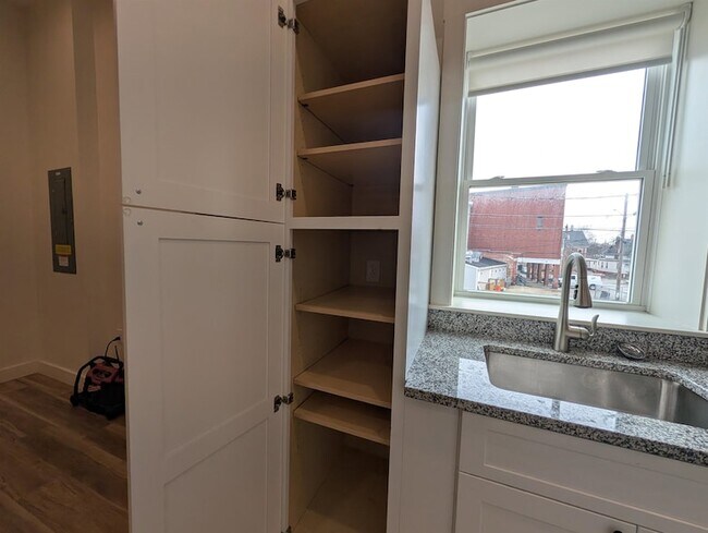 Building Photo - 22 S Main St