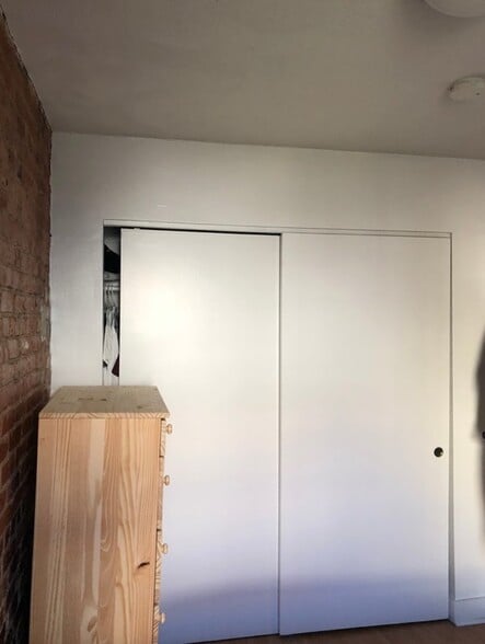 Building Photo - 283 W 3rd St