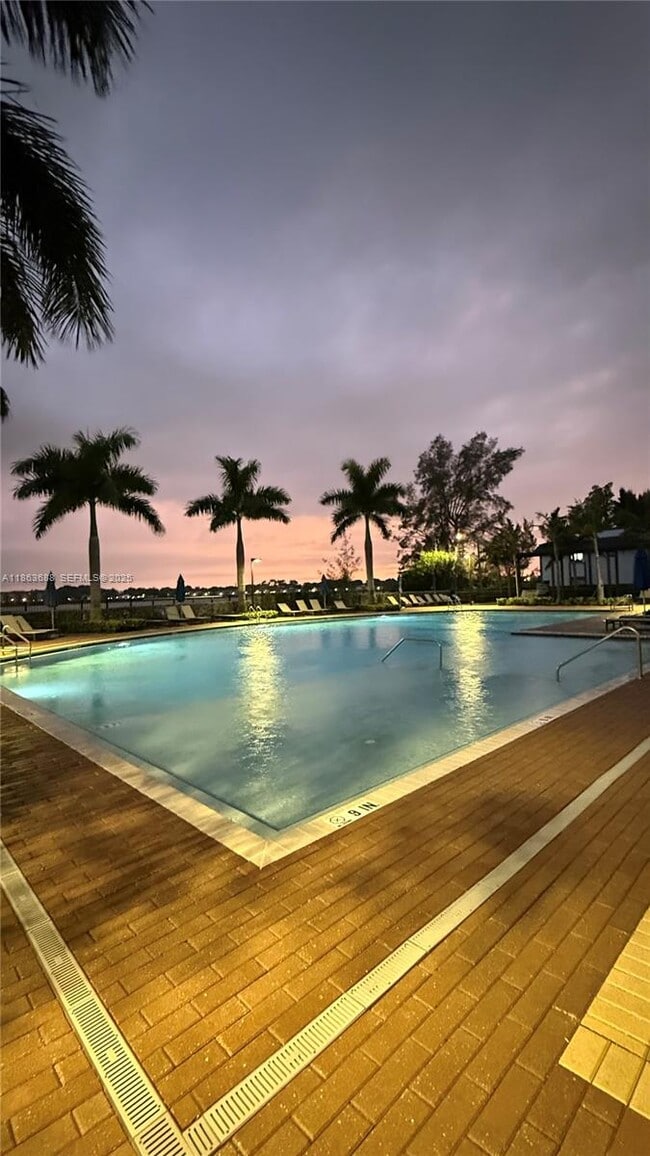 Building Photo - 947 NE 211th St