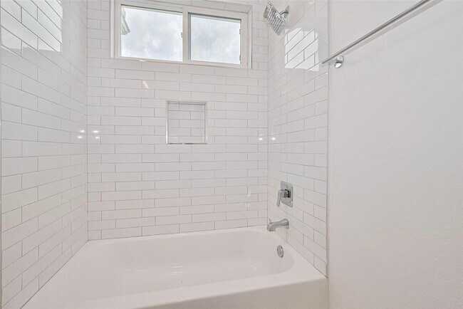 Building Photo - 3510 Hadley St