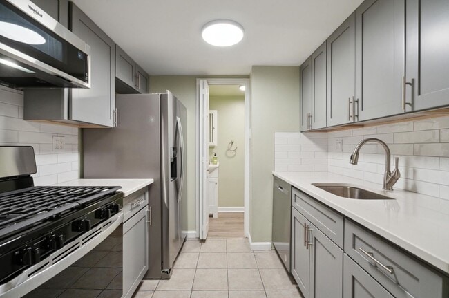 Building Photo - 3333 Comly Rd