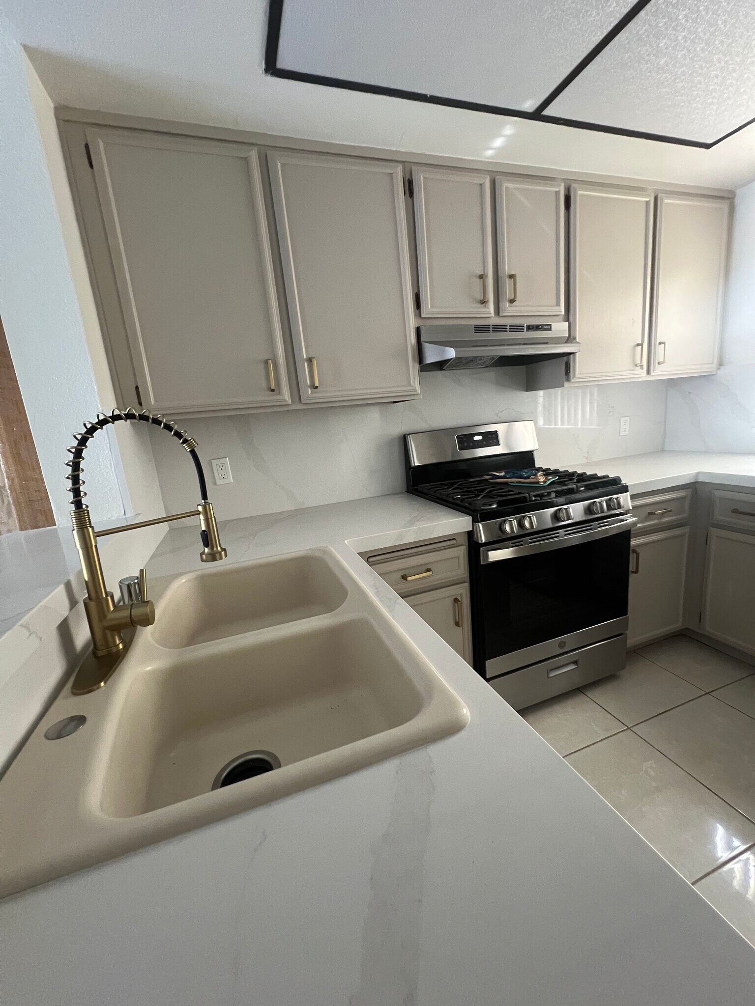 Building Photo - 8739 Pine Crest Pl