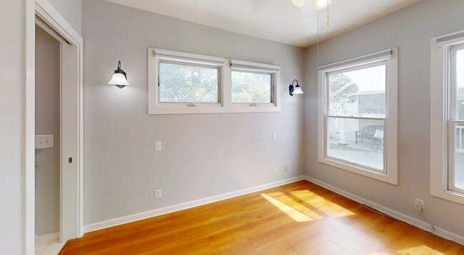 Building Photo - Old Towne Orange Living at Its Finest!