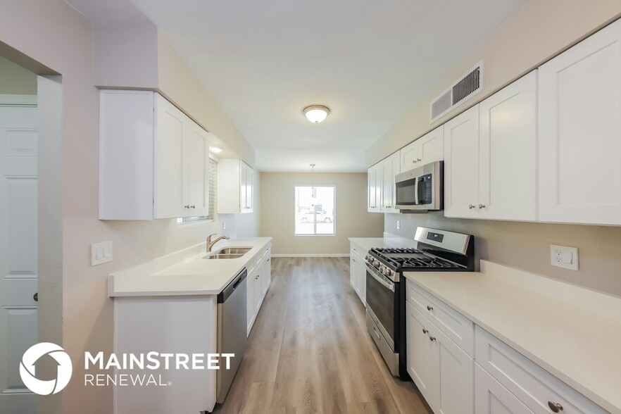 Building Photo - 4322 E Saint Catherine Ave