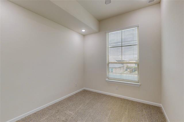 Building Photo - 16082 Doe Lk Dr