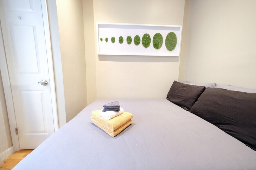 Building Photo - 5 W 101st St