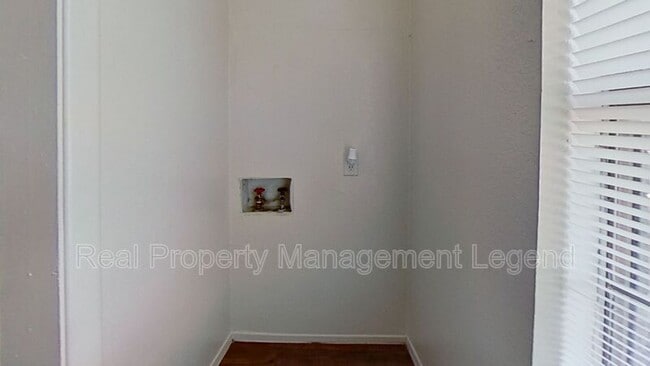 Building Photo - 8109 Silver Crk Rd