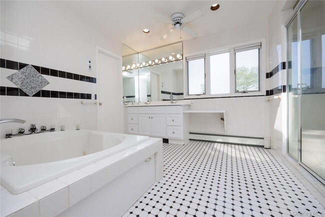 Building Photo - 3418 Oceanside Rd