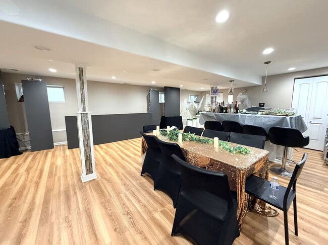 Building Photo - 5351 W Foster Ave