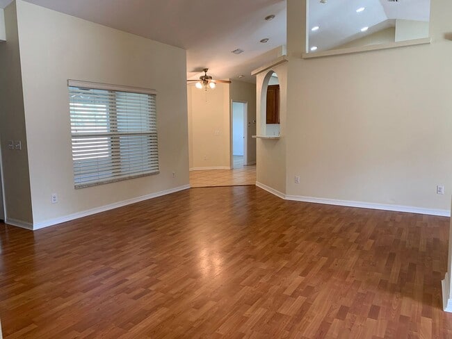 Building Photo - 4BR/3BA Horse/Pet Friendly Home on 5 Acres!