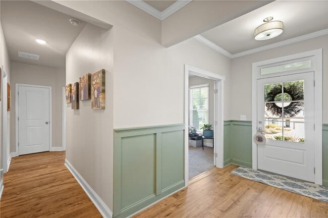 Building Photo - 2121 Charmond Dr