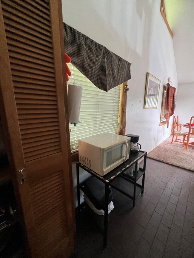 Building Photo - 8141 Glenbrook Dr