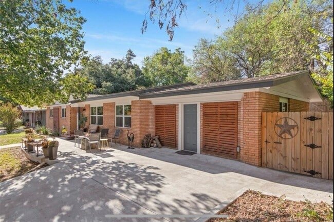 Building Photo - 2316 Hermanson Dr