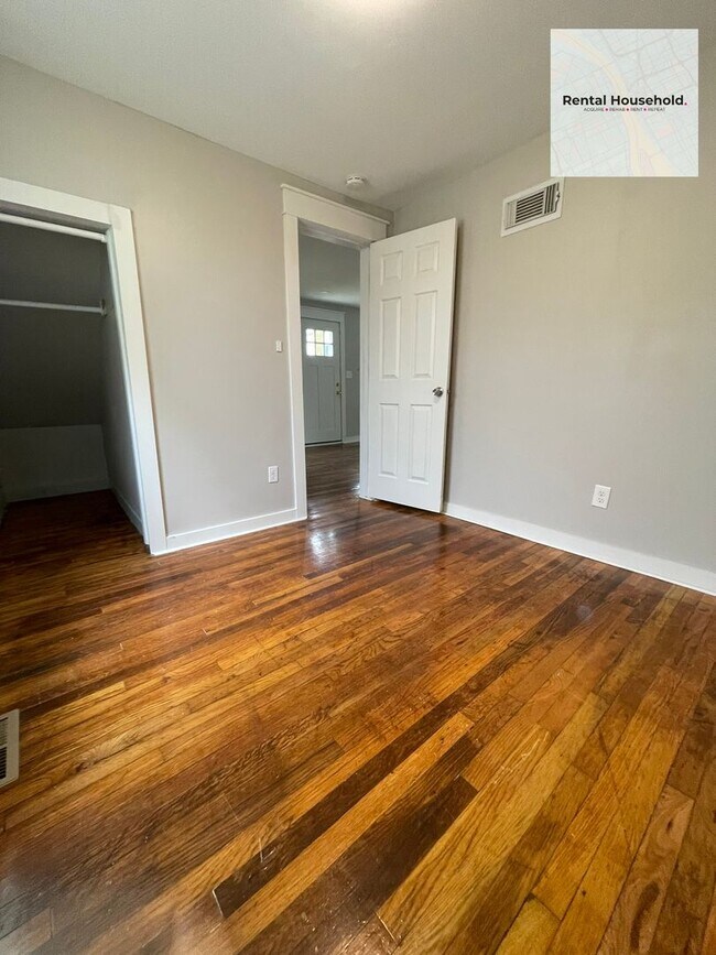 Building Photo - Adorable 2 Bedroom Located in Livonia