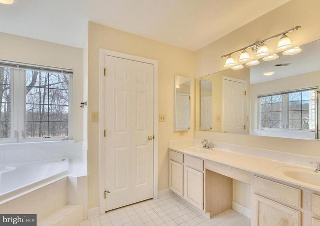 Building Photo - 64 Waddington Ln
