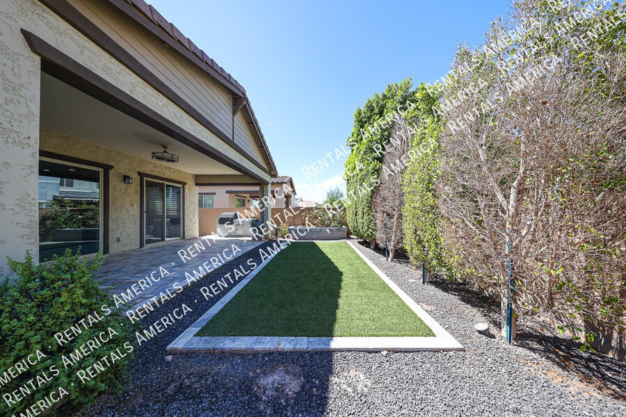 Building Photo - 248 E Desert Broom Dr