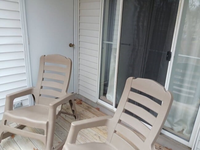 Building Photo - 10 Squire Ct