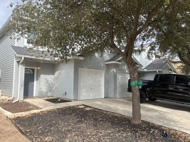 Building Photo - 7811 Kingsbury Wood