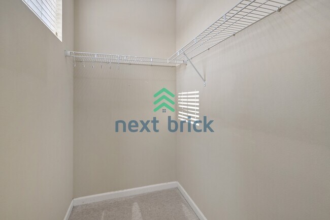 Building Photo - "Spacious 4-Bed Townhouse Retreat: 3.5 Baths & 2400 sq ft of Comfort in Auburn, WA!"